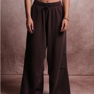 Dual Stud Mia Sweat Pants in Darc Garnet Horizon Sun Fade - M